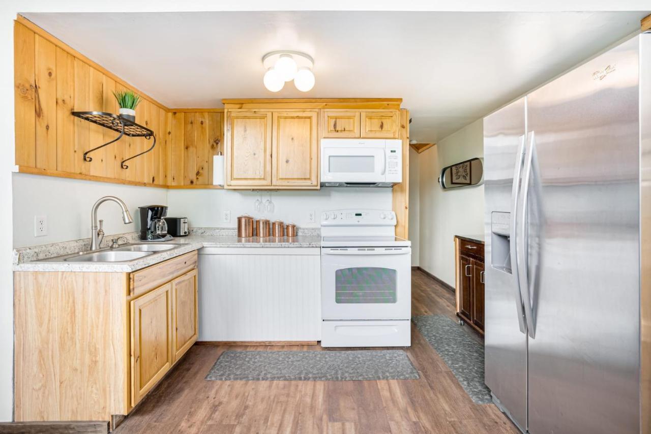 Quaint Loft Cabin W Hot Tub, Firepit, Deck & Grill Hedgesville Екстериор снимка