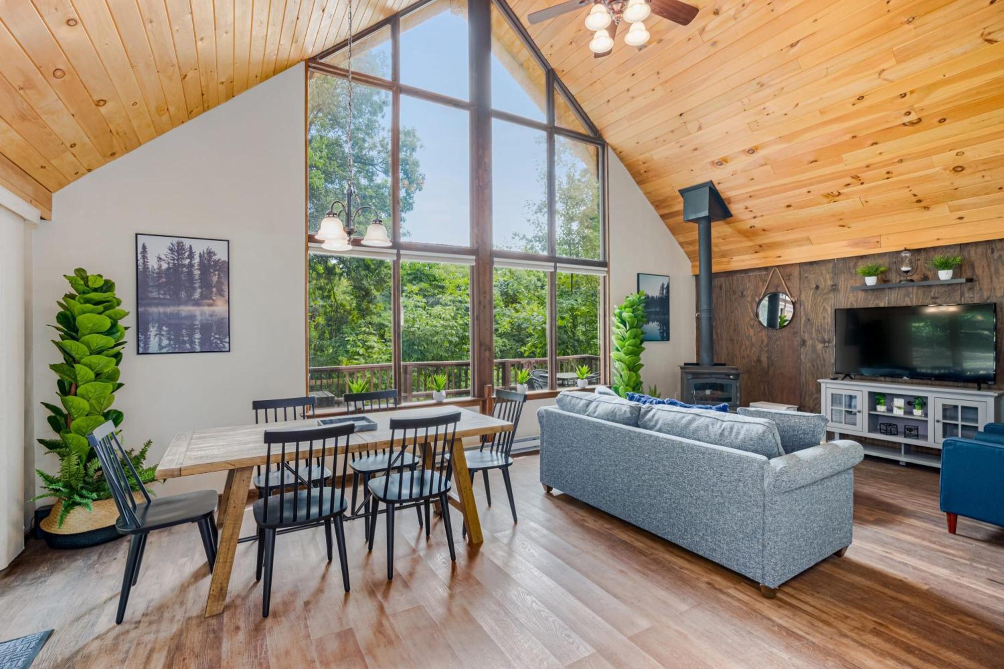 Quaint Loft Cabin W Hot Tub, Firepit, Deck & Grill Hedgesville Екстериор снимка