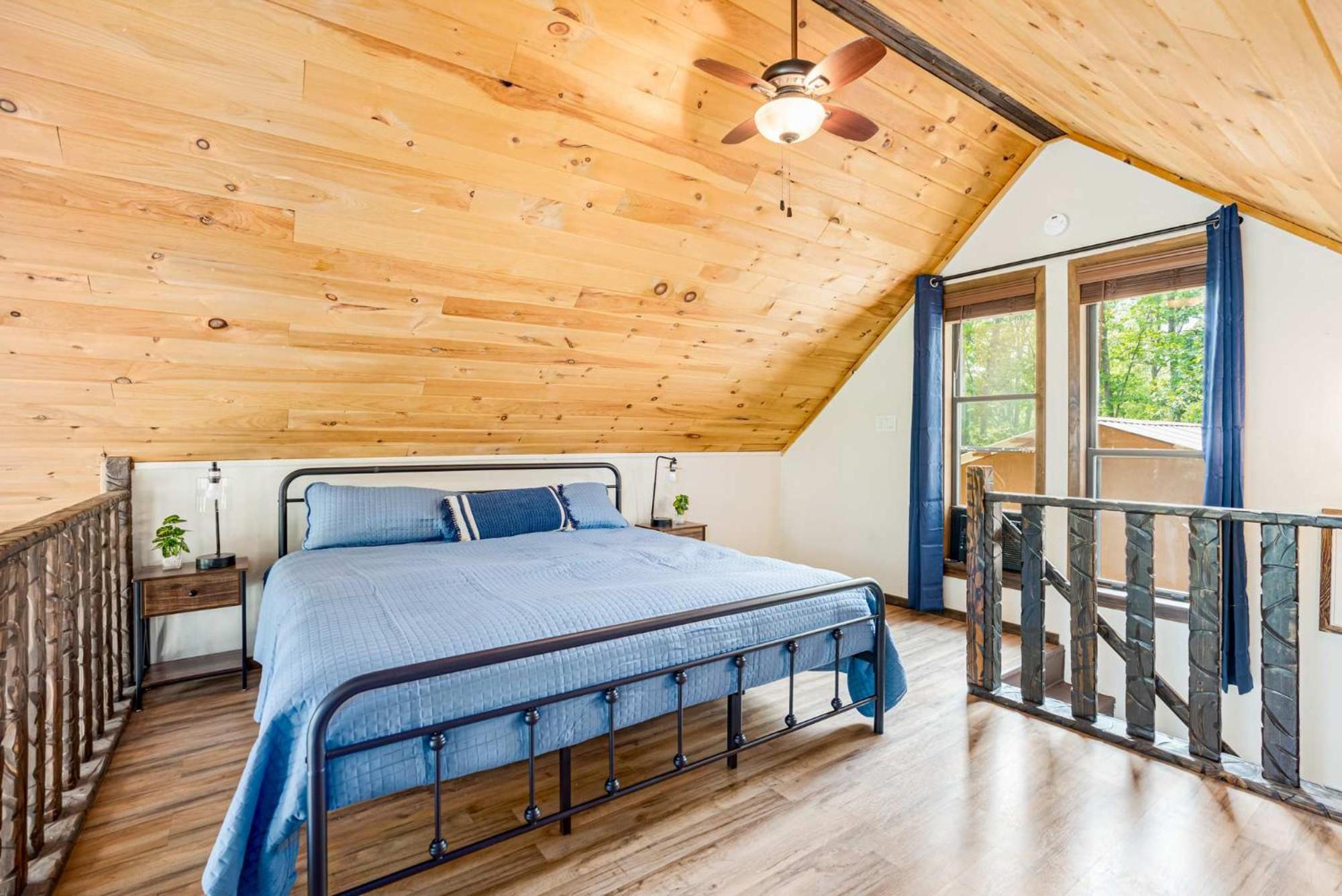 Quaint Loft Cabin W Hot Tub, Firepit, Deck & Grill Hedgesville Екстериор снимка